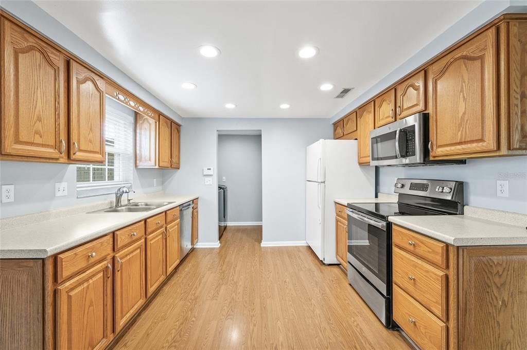 For Rent: $2,000 (2 beds, 1 baths, 1172 Square Feet)