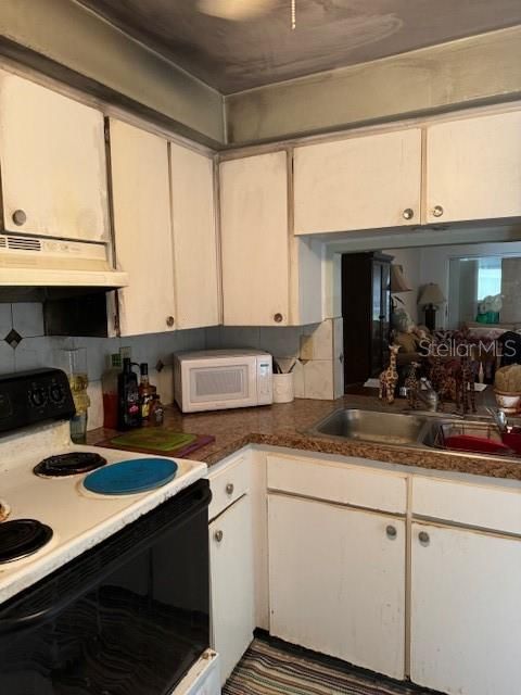 For Sale: $95,000 (2 beds, 1 baths, 831 Square Feet)