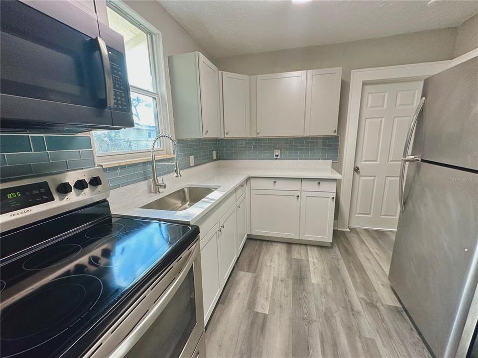 For Sale: $284,900 (2 beds, 1 baths, 792 Square Feet)