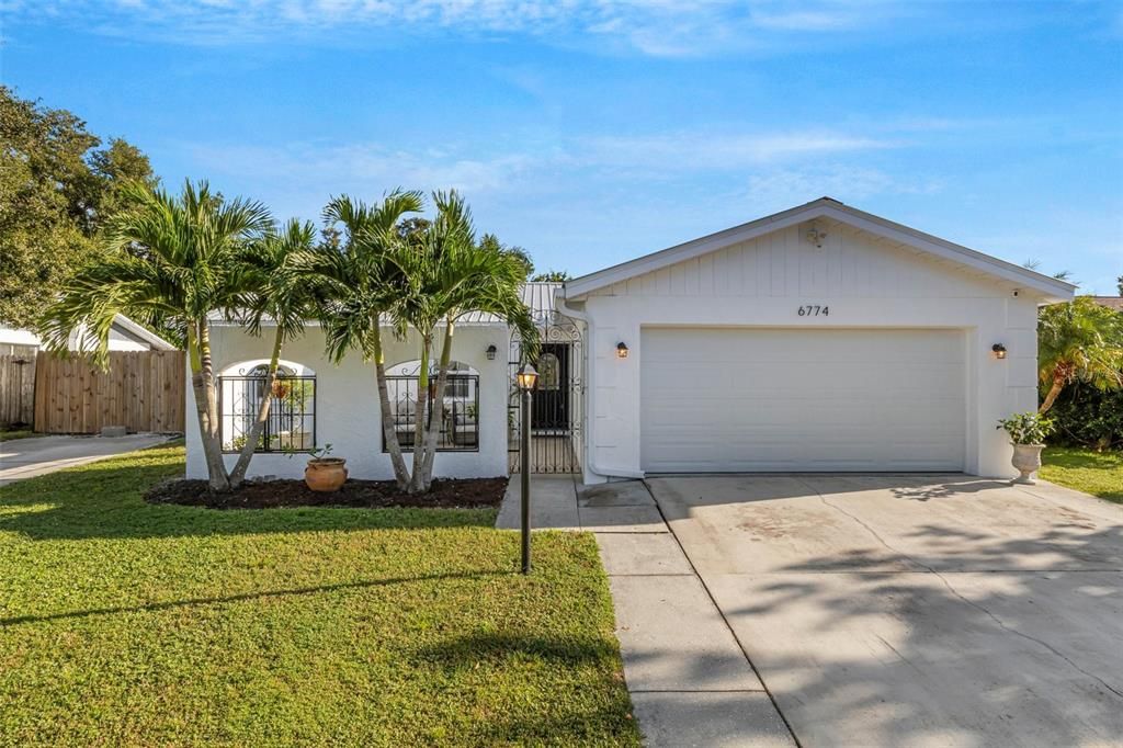 For Sale: $489,000 (4 beds, 2 baths, 1366 Square Feet)