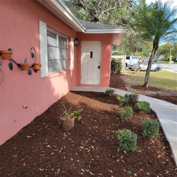 For Rent: $2,495 (3 beds, 2 baths, 1662 Square Feet)