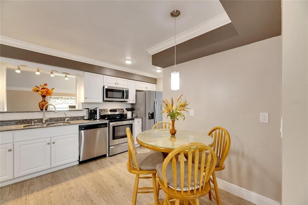 For Sale: $369,900 (2 beds, 2 baths, 1852 Square Feet)