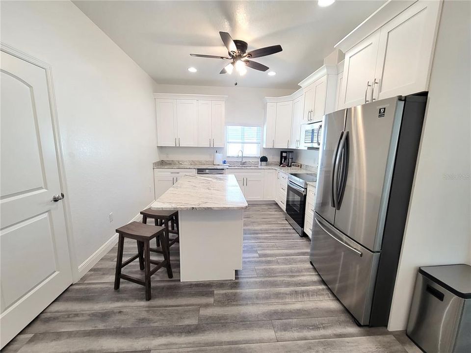 For Rent: $4,800 (5 beds, 4 baths, 3332 Square Feet)