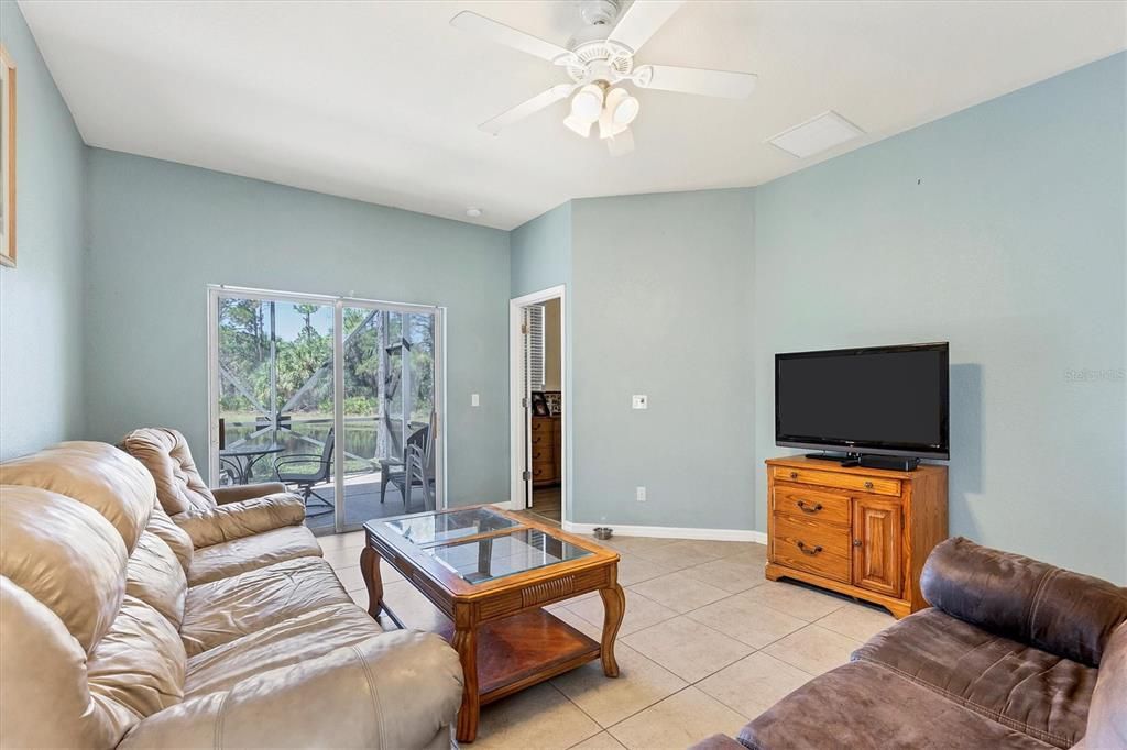 For Sale: $399,000 (3 beds, 2 baths, 1271 Square Feet)