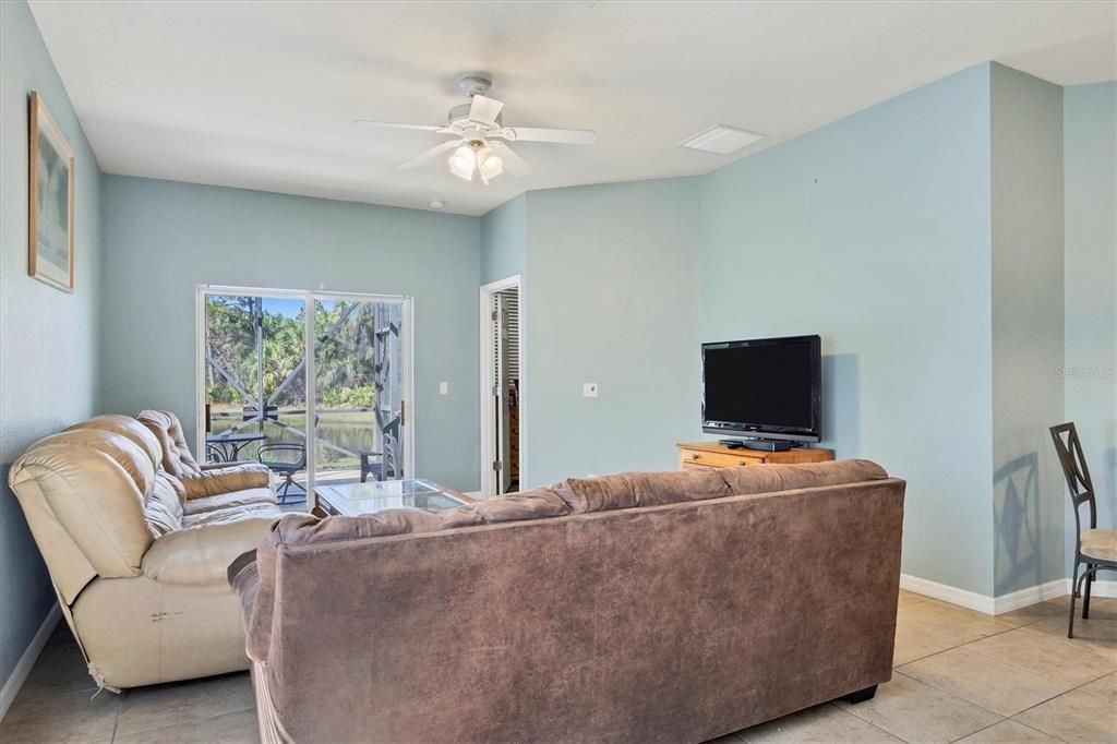 For Sale: $399,000 (3 beds, 2 baths, 1271 Square Feet)