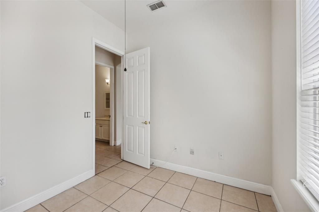 For Sale: $329,900 (2 beds, 2 baths, 1402 Square Feet)