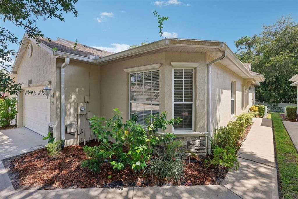 For Sale: $329,900 (2 beds, 2 baths, 1402 Square Feet)