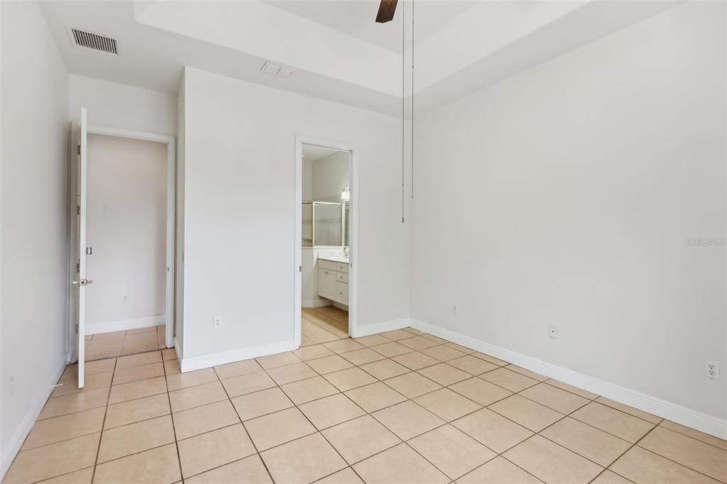 For Sale: $329,900 (2 beds, 2 baths, 1402 Square Feet)