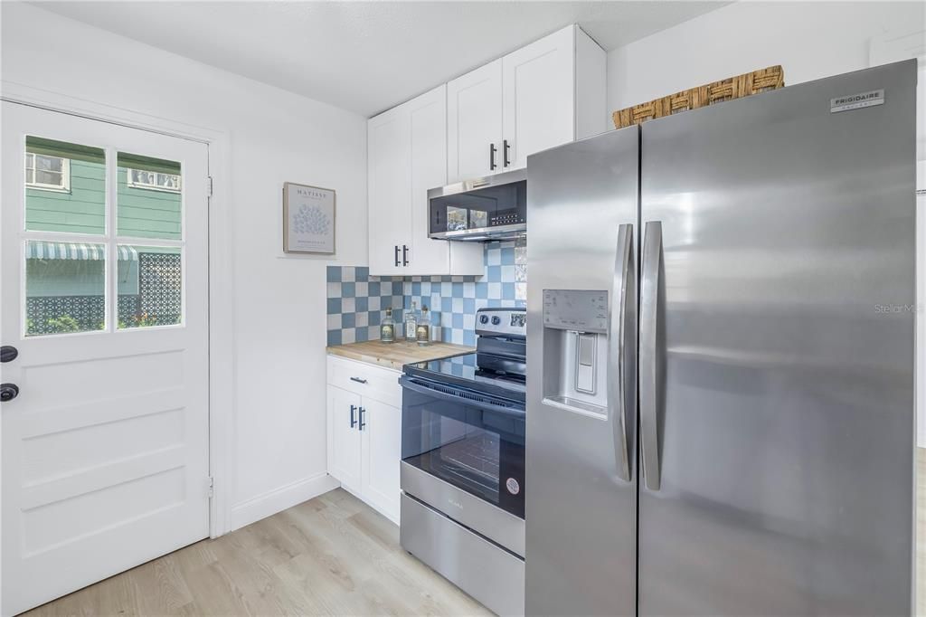 For Sale: $459,900 (3 beds, 2 baths, 1192 Square Feet)