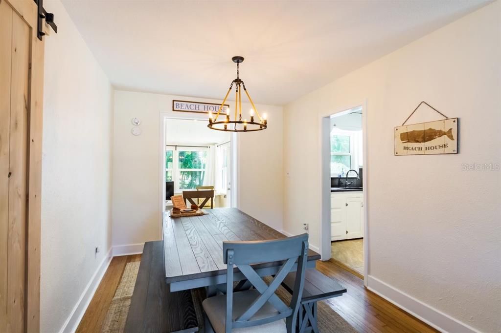 What a sweet little dining area just off the kitchen