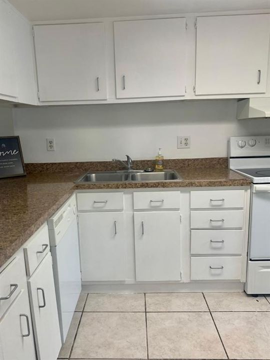 For Rent: $1,600 (2 beds, 1 baths, 1080 Square Feet)