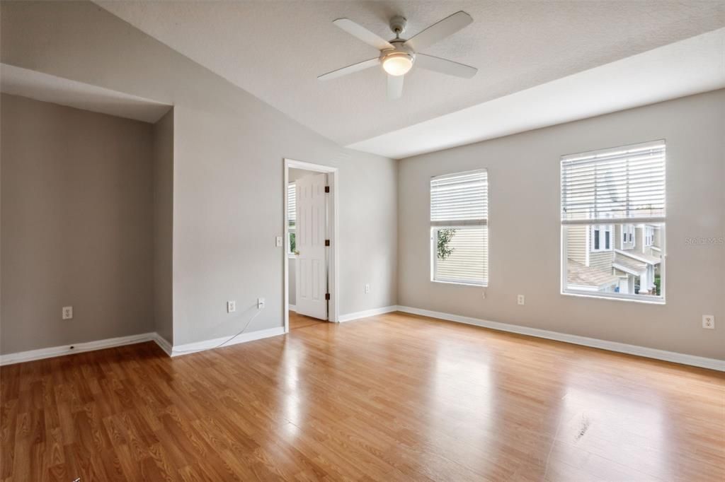 For Sale: $247,000 (2 beds, 1 baths, 1252 Square Feet)