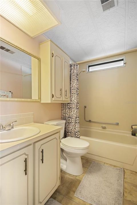 For Sale: $159,000 (2 beds, 2 baths, 864 Square Feet)