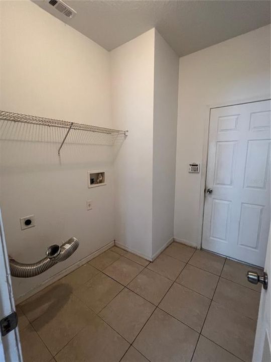 For Rent: $2,800 (4 beds, 2 baths, 2768 Square Feet)