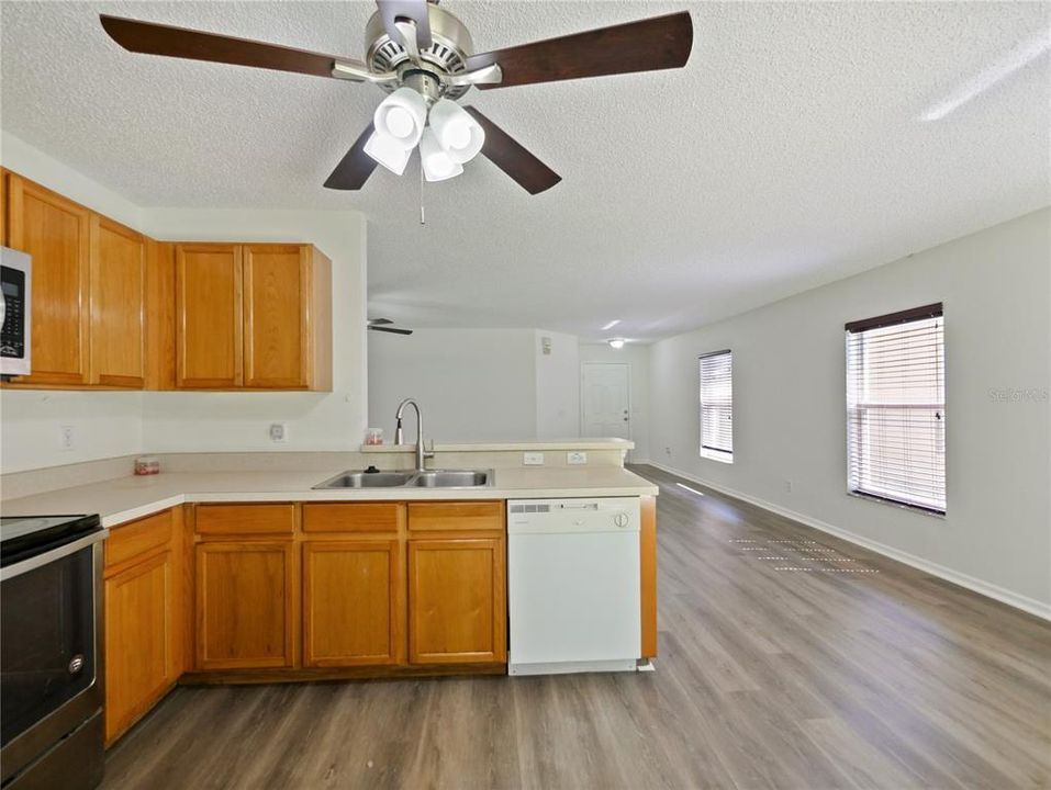 For Sale: $359,900 (3 beds, 2 baths, 1552 Square Feet)