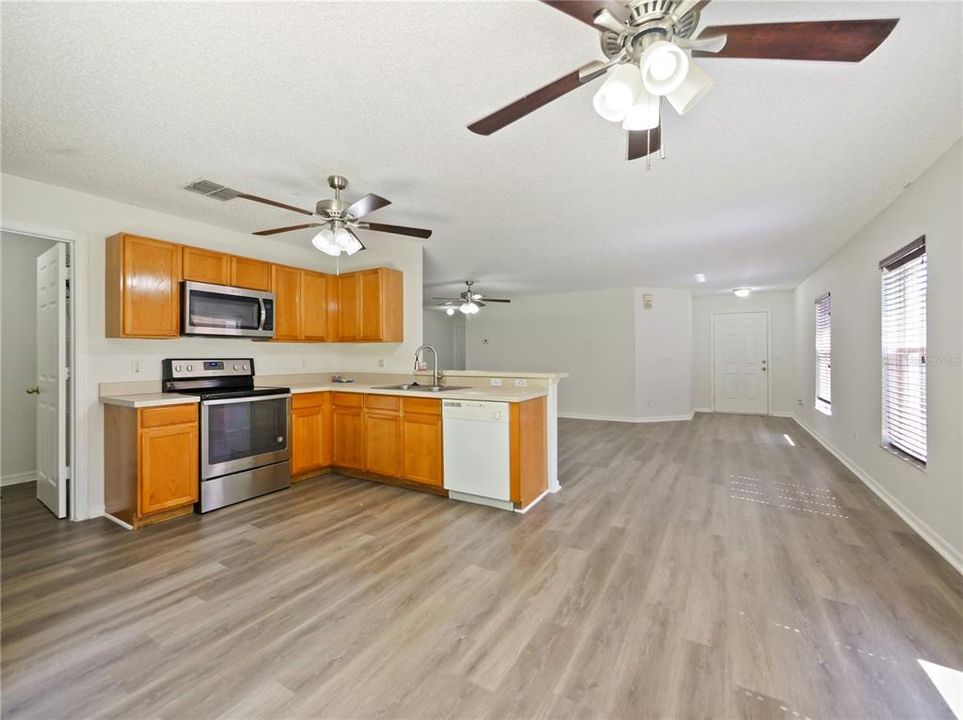 For Sale: $359,900 (3 beds, 2 baths, 1552 Square Feet)