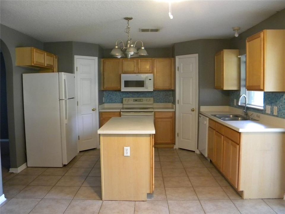 For Rent: $2,200 (4 beds, 2 baths, 2320 Square Feet)