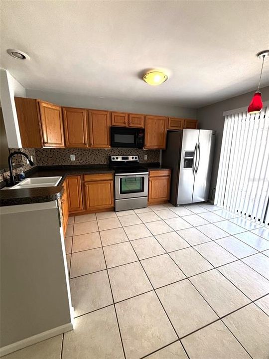 For Rent: $2,350 (3 beds, 2 baths, 1634 Square Feet)