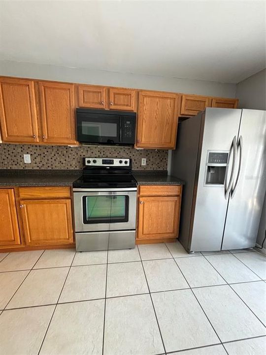 For Rent: $2,350 (3 beds, 2 baths, 1634 Square Feet)