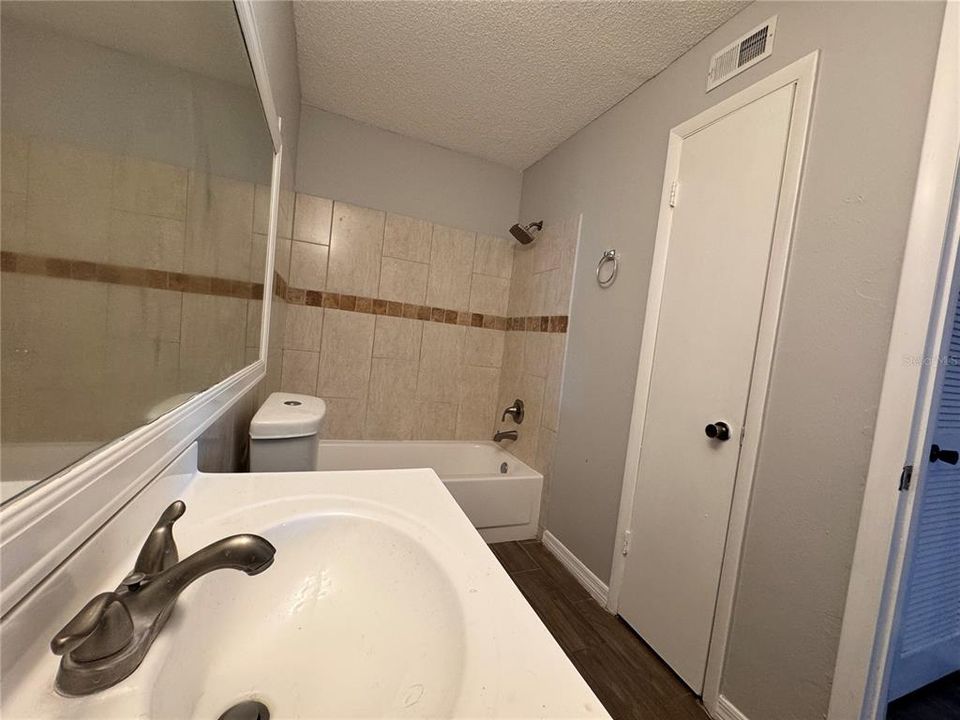 For Sale: $129,997 (1 beds, 1 baths, 700 Square Feet)