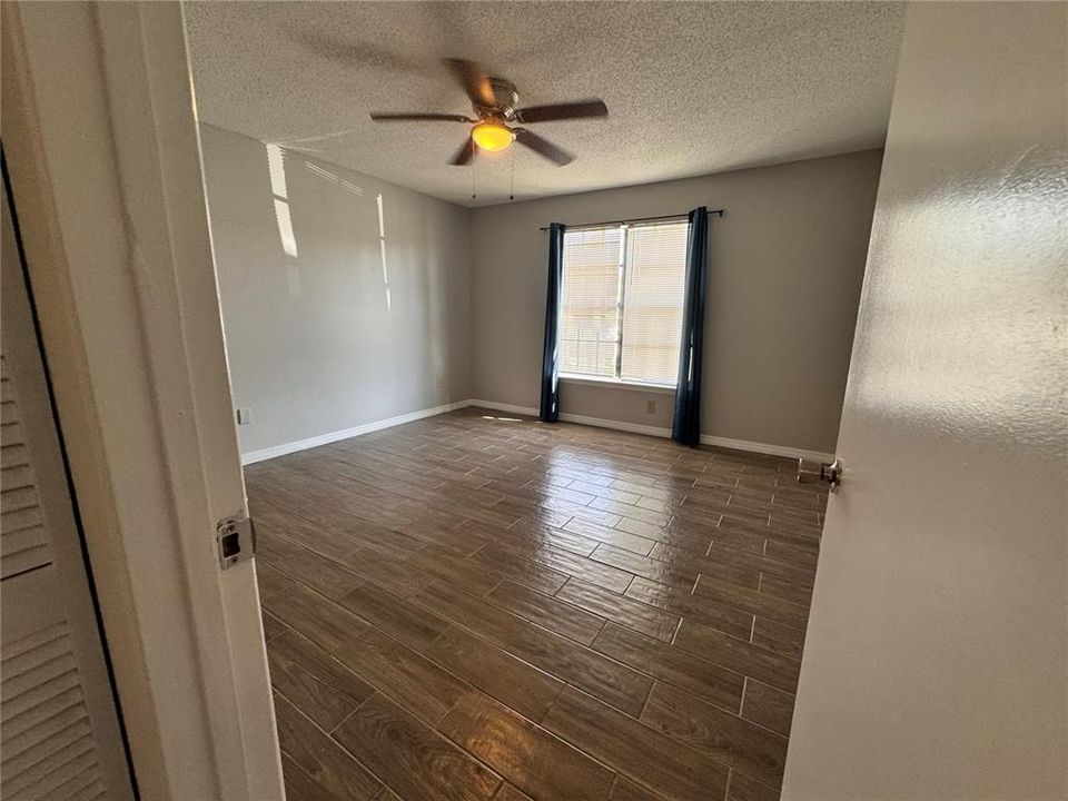 For Sale: $129,997 (1 beds, 1 baths, 700 Square Feet)