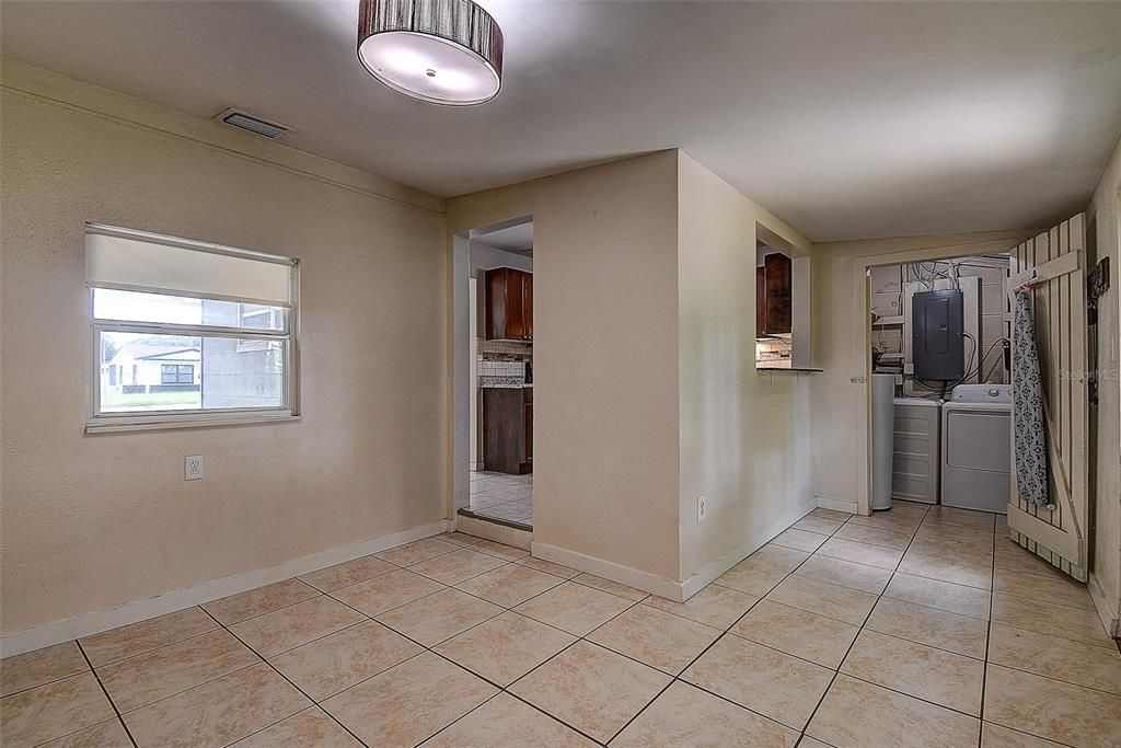 For Sale: $249,900 (2 beds, 1 baths, 966 Square Feet)