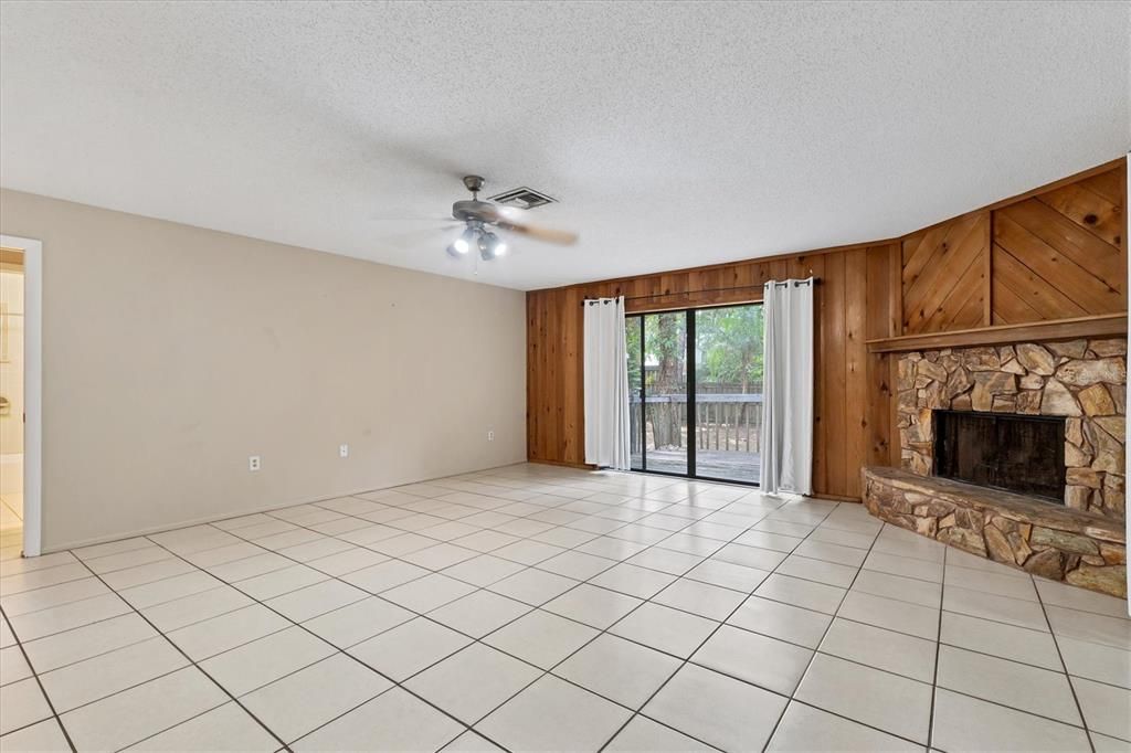 For Sale: $450,000 (3 beds, 2 baths, 1591 Square Feet)