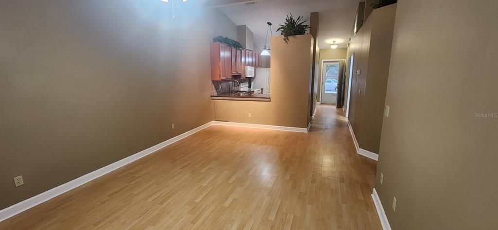 For Sale: $274,900 (2 beds, 2 baths, 1068 Square Feet)