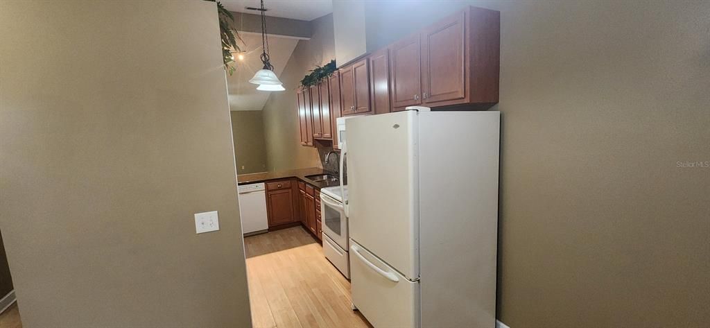 For Sale: $274,900 (2 beds, 2 baths, 1068 Square Feet)