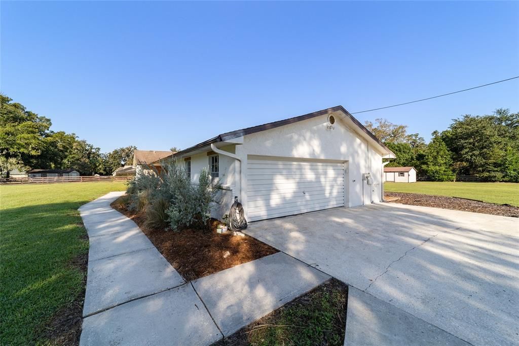 For Sale: $425,000 (3 beds, 2 baths, 2082 Square Feet)