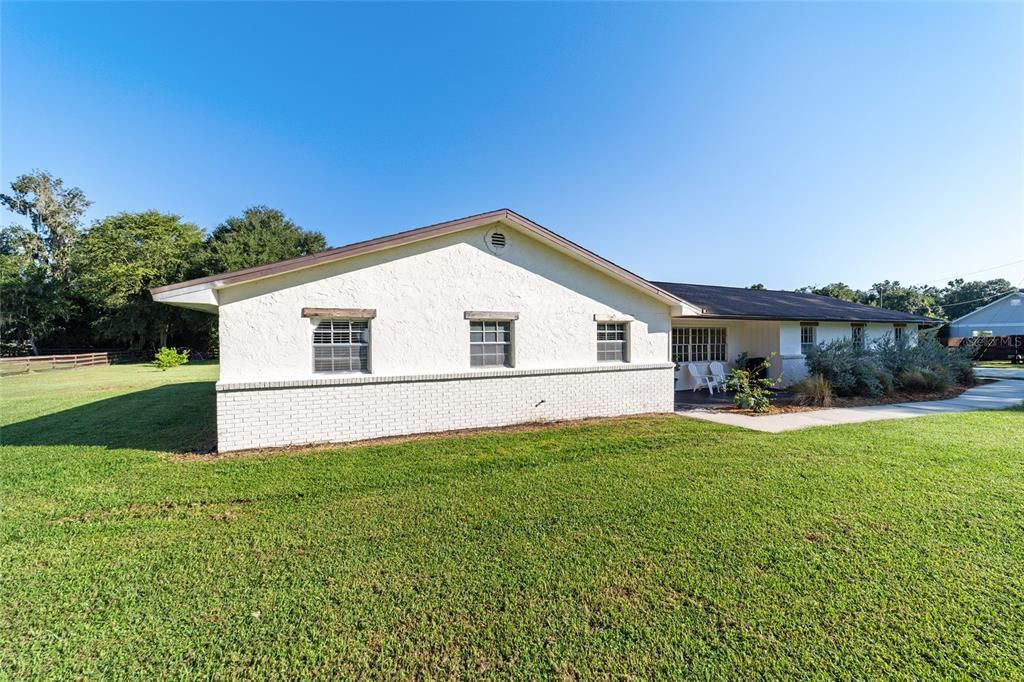 For Sale: $425,000 (3 beds, 2 baths, 2082 Square Feet)