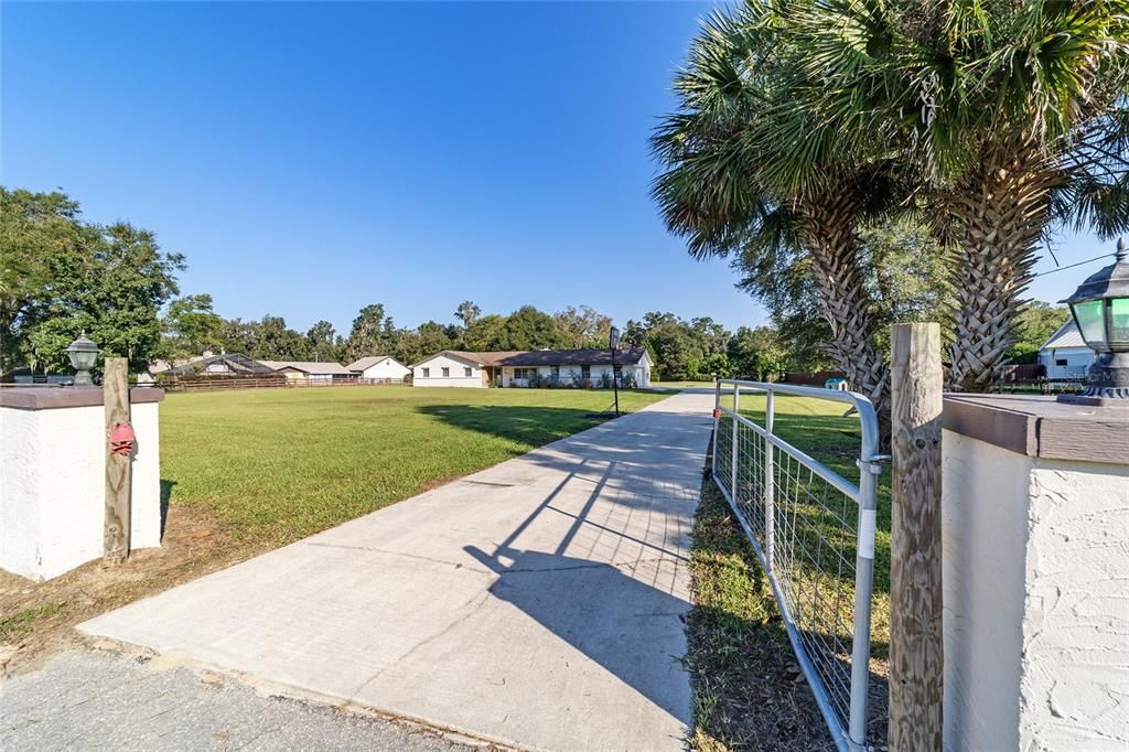 For Sale: $425,000 (3 beds, 2 baths, 2082 Square Feet)