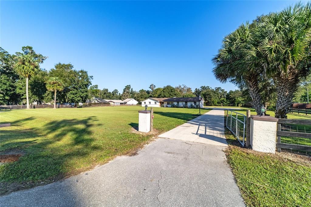 For Sale: $425,000 (3 beds, 2 baths, 2082 Square Feet)