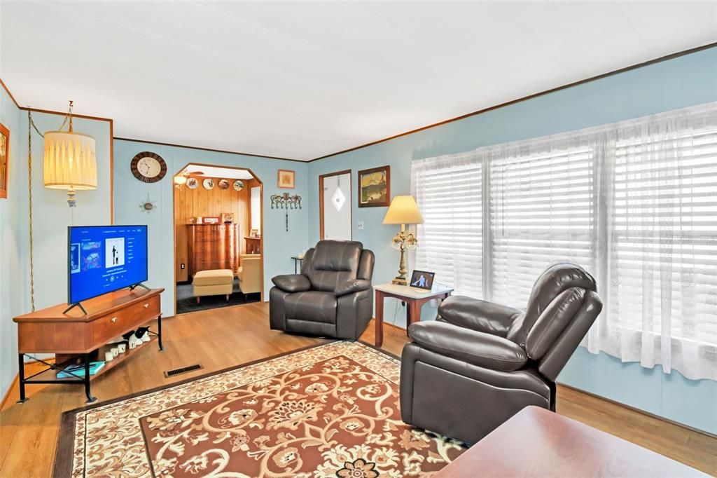 For Sale: $185,000 (3 beds, 2 baths, 1288 Square Feet)