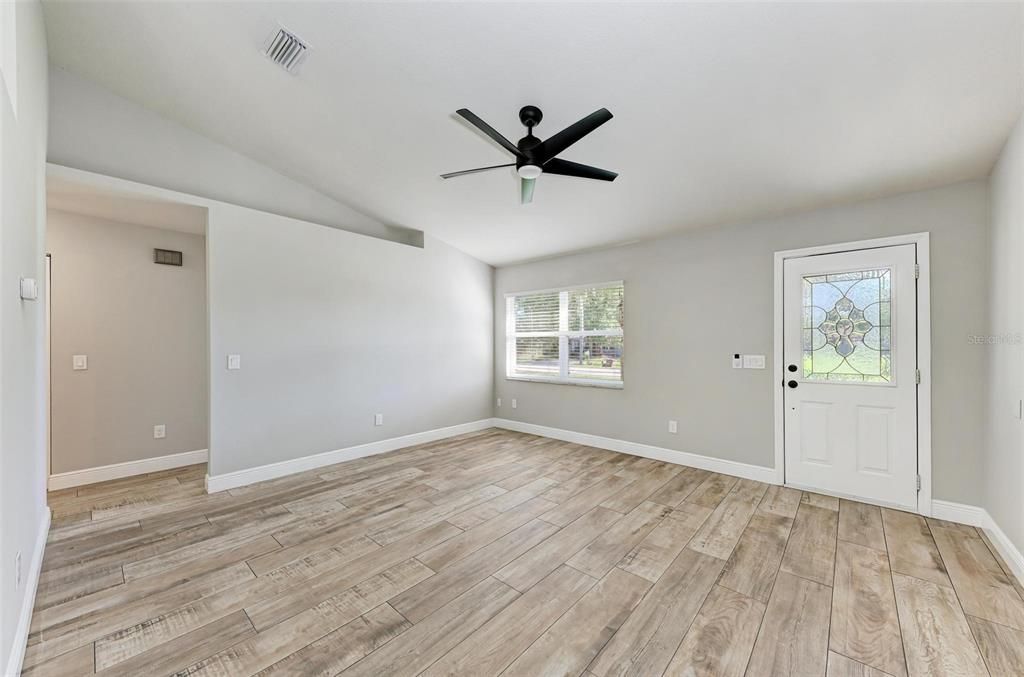 Active With Contract: $340,000 (3 beds, 2 baths, 1176 Square Feet)