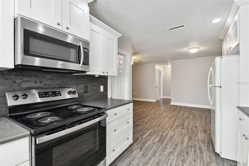 For Sale: $245,000 (2 beds, 2 baths, 1150 Square Feet)