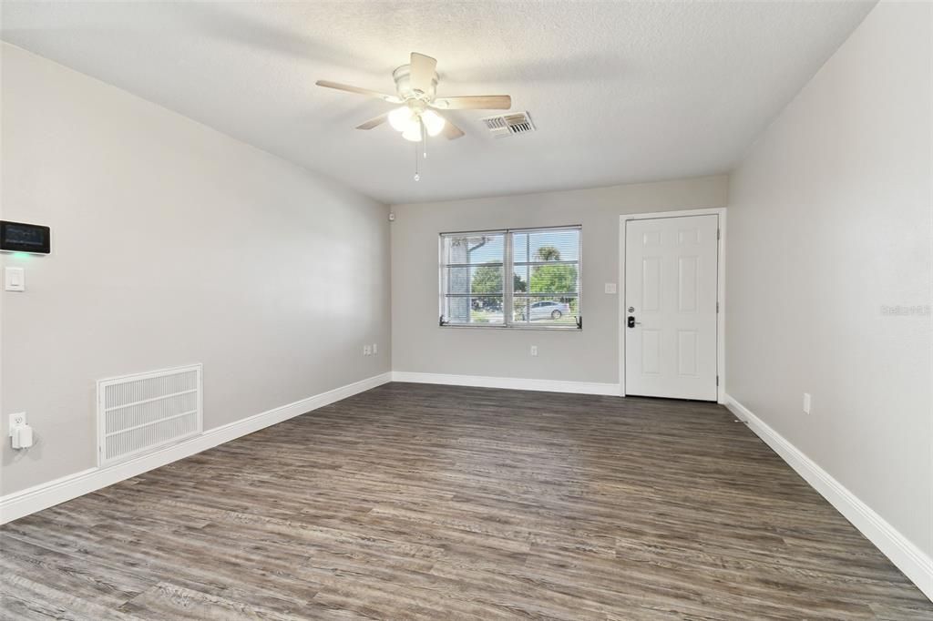 For Sale: $245,000 (2 beds, 2 baths, 1150 Square Feet)