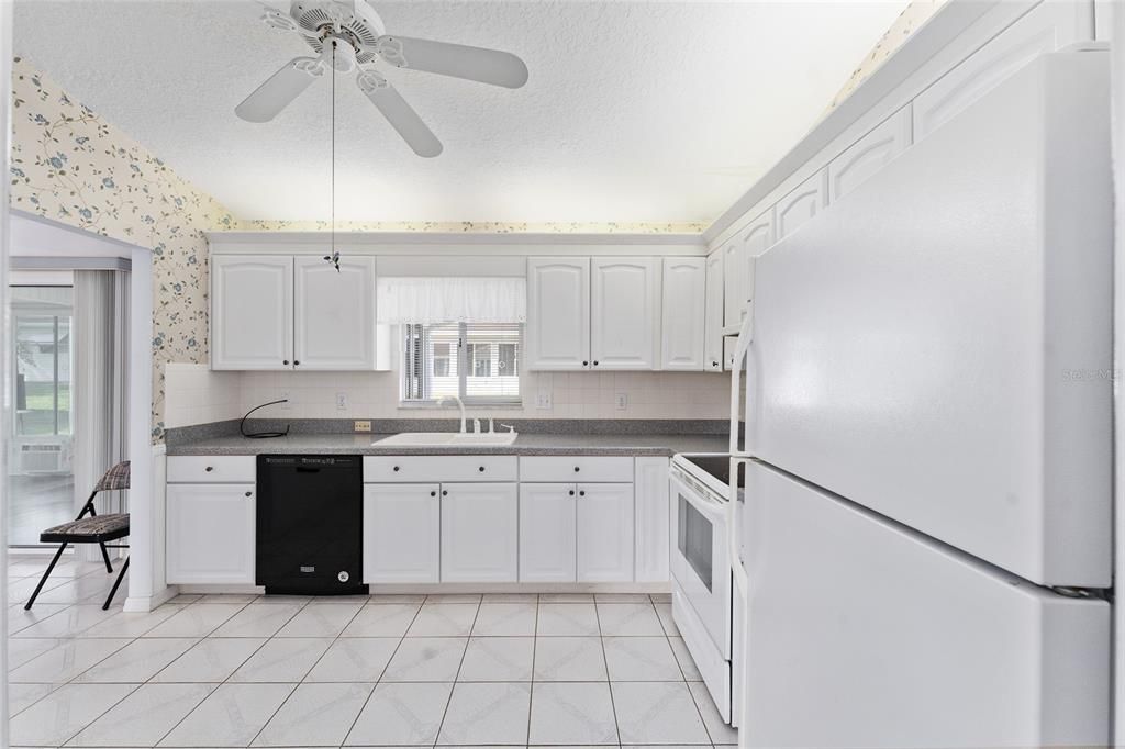 For Sale: $219,900 (2 beds, 2 baths, 1296 Square Feet)