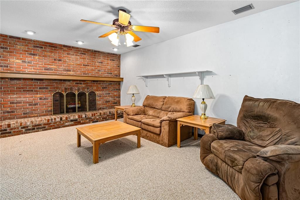 Fam Rm w/fireplace