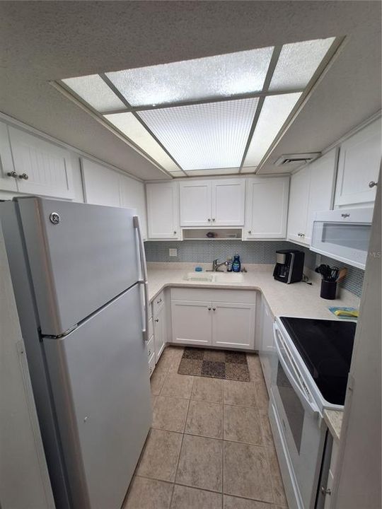 For Rent: $1,200 (1 beds, 1 baths, 672 Square Feet)