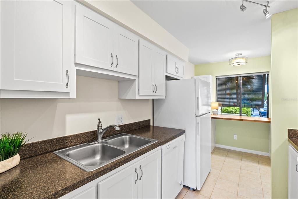 For Sale: $310,000 (2 beds, 2 baths, 1108 Square Feet)