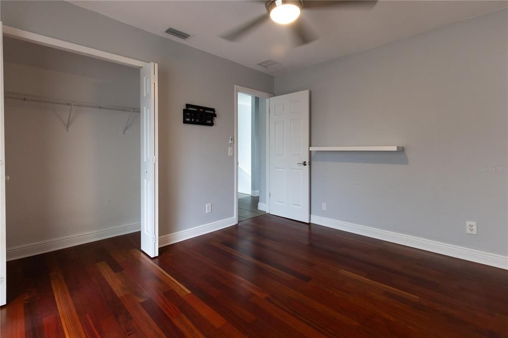 For Sale: $255,000 (2 beds, 2 baths, 1100 Square Feet)