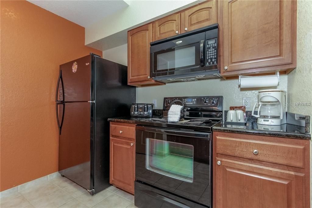 For Sale: $185,000 (2 beds, 2 baths, 1060 Square Feet)