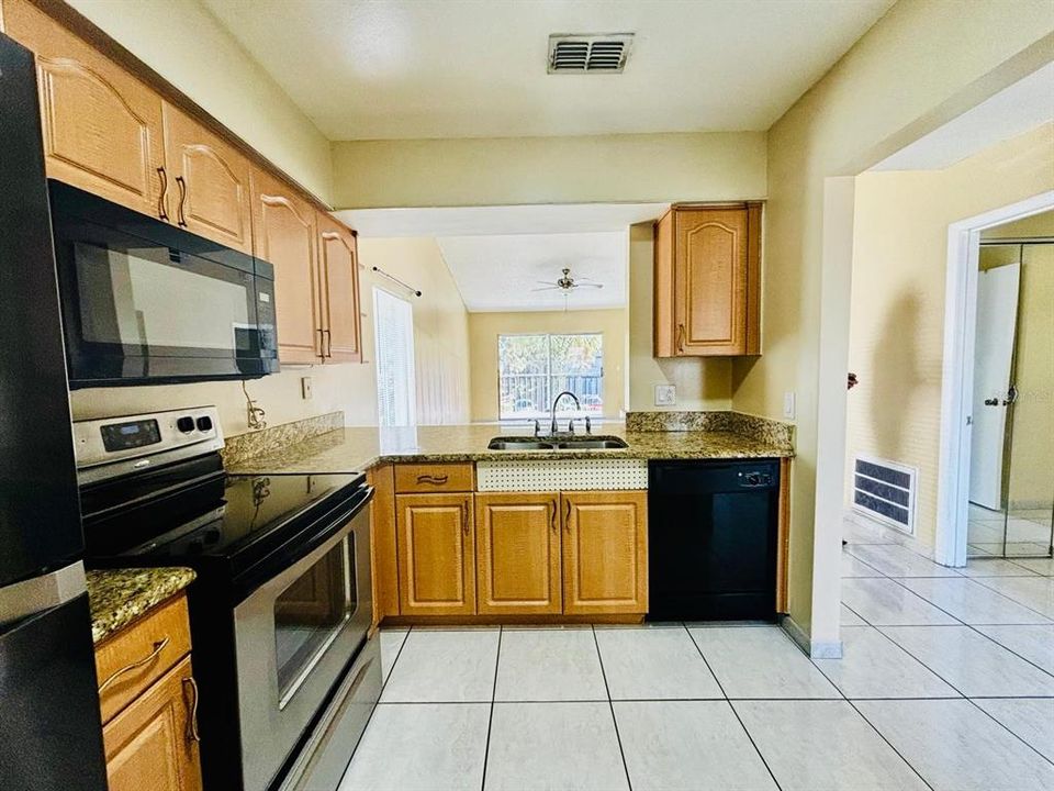 For Rent: $1,650 (2 beds, 2 baths, 963 Square Feet)