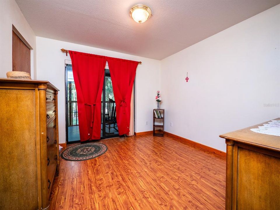 En Venta: $450,000 (4 camas, 3 baños, 3072 Pies cuadrados)