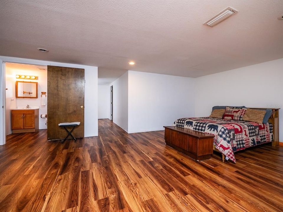 En Venta: $450,000 (4 camas, 3 baños, 3072 Pies cuadrados)