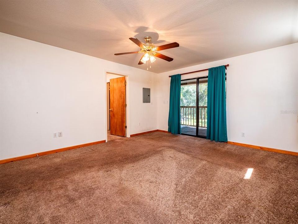 En Venta: $450,000 (4 camas, 3 baños, 3072 Pies cuadrados)