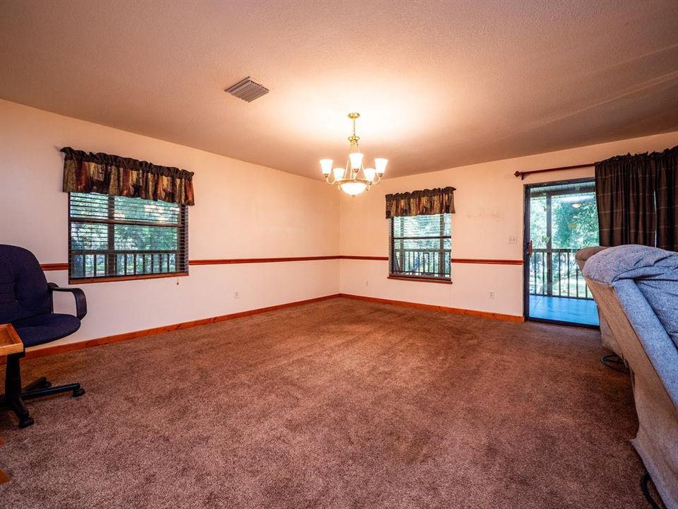 En Venta: $450,000 (4 camas, 3 baños, 3072 Pies cuadrados)