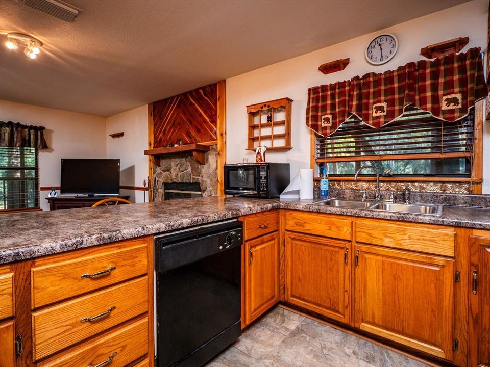 En Venta: $450,000 (4 camas, 3 baños, 3072 Pies cuadrados)