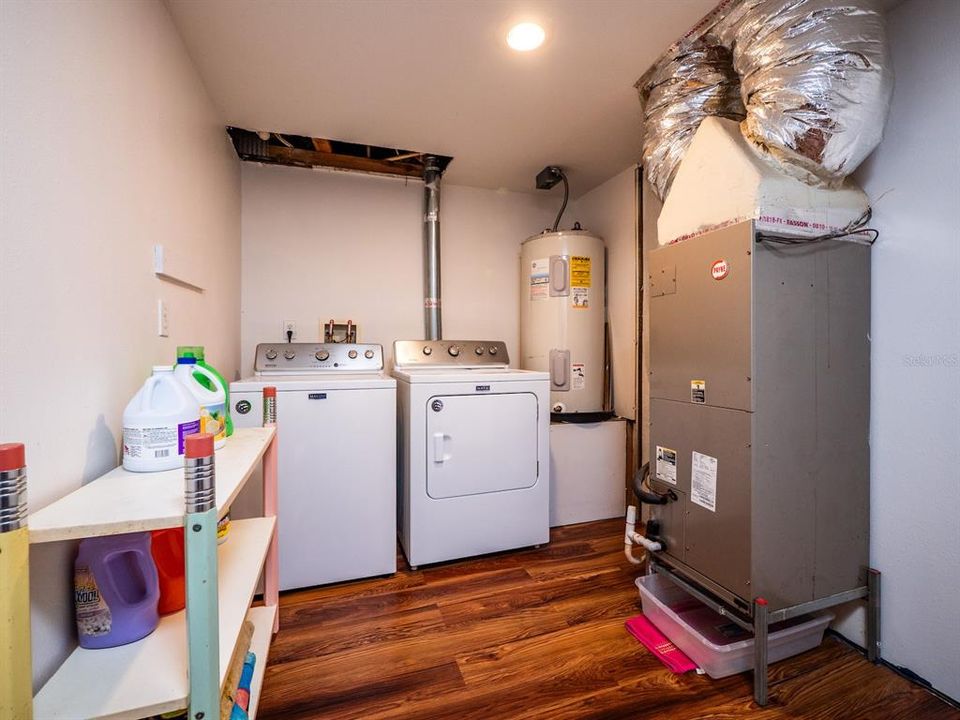 En Venta: $450,000 (4 camas, 3 baños, 3072 Pies cuadrados)